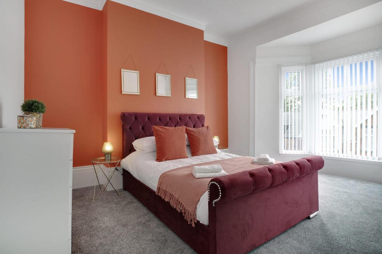 Stunning 4-Bedroom, 2 Bathrooms In Sunderland ซันเดอร์แลนด์ ภายนอก รูปภาพ