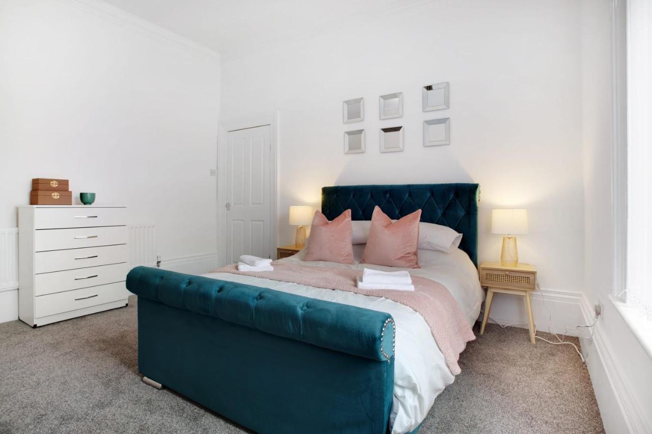 Stunning 4-Bedroom, 2 Bathrooms In Sunderland ซันเดอร์แลนด์ ภายนอก รูปภาพ