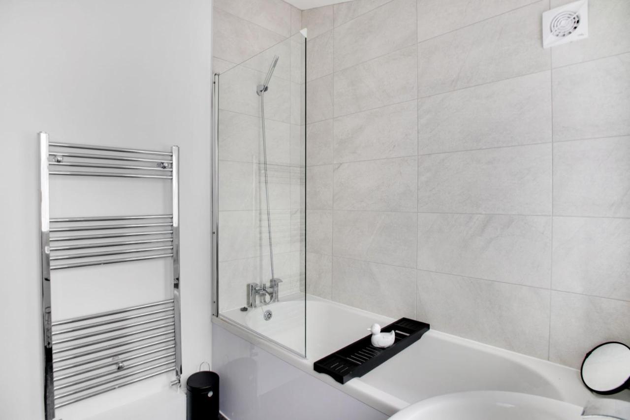 Stunning 4-Bedroom, 2 Bathrooms In Sunderland ซันเดอร์แลนด์ ภายนอก รูปภาพ