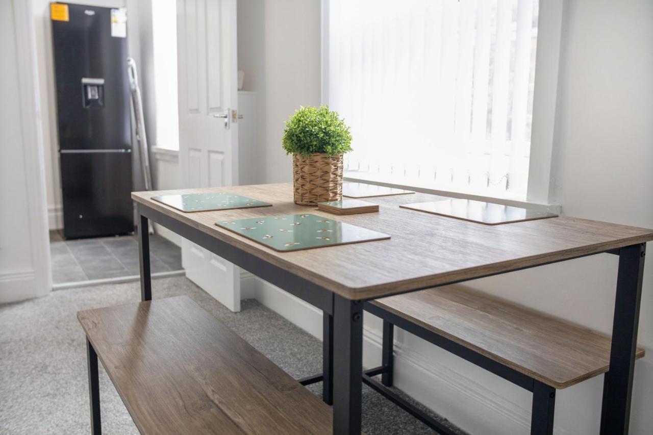 Stunning 4-Bedroom, 2 Bathrooms In Sunderland ซันเดอร์แลนด์ ภายนอก รูปภาพ