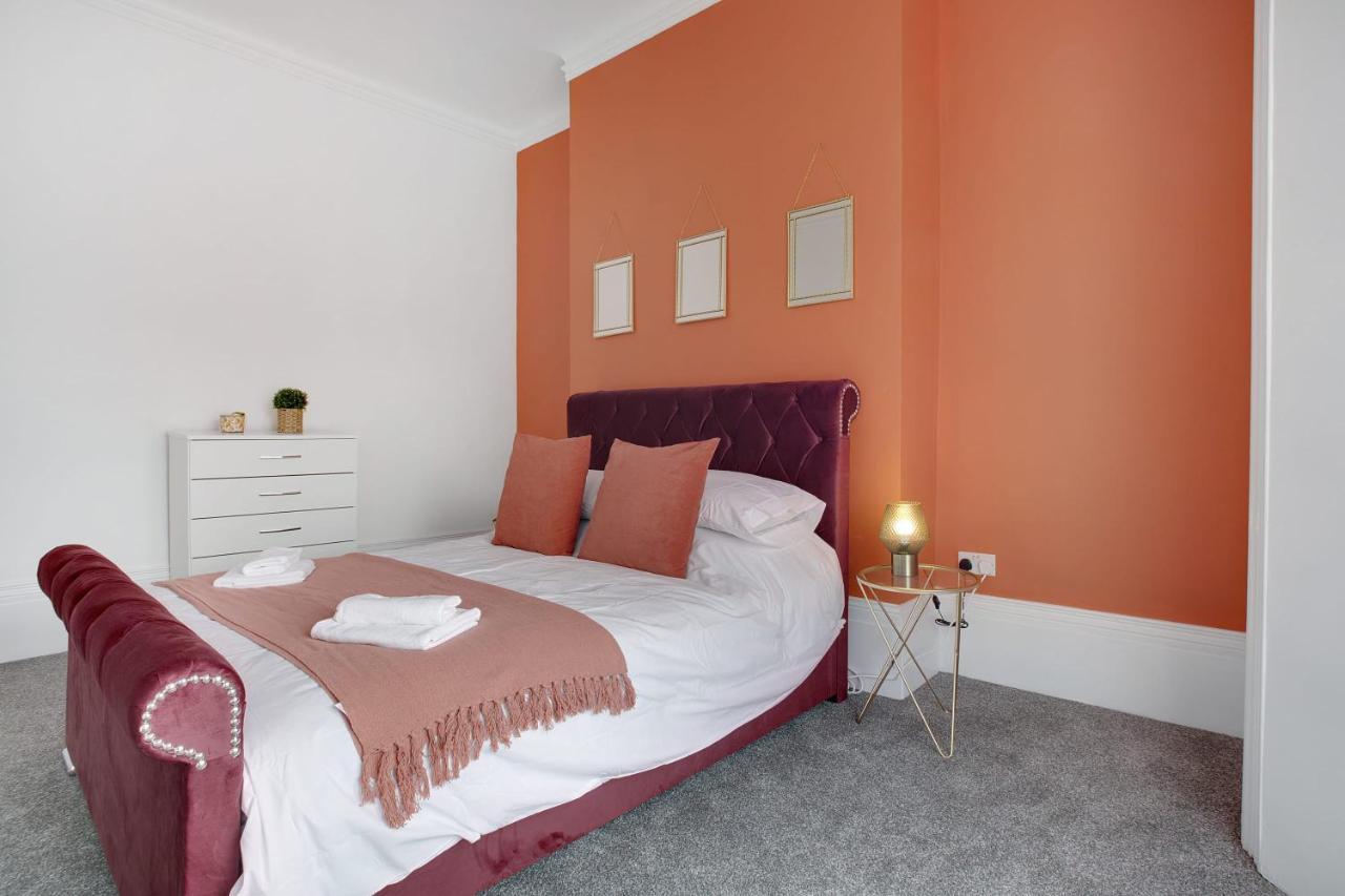 Stunning 4-Bedroom, 2 Bathrooms In Sunderland ซันเดอร์แลนด์ ภายนอก รูปภาพ